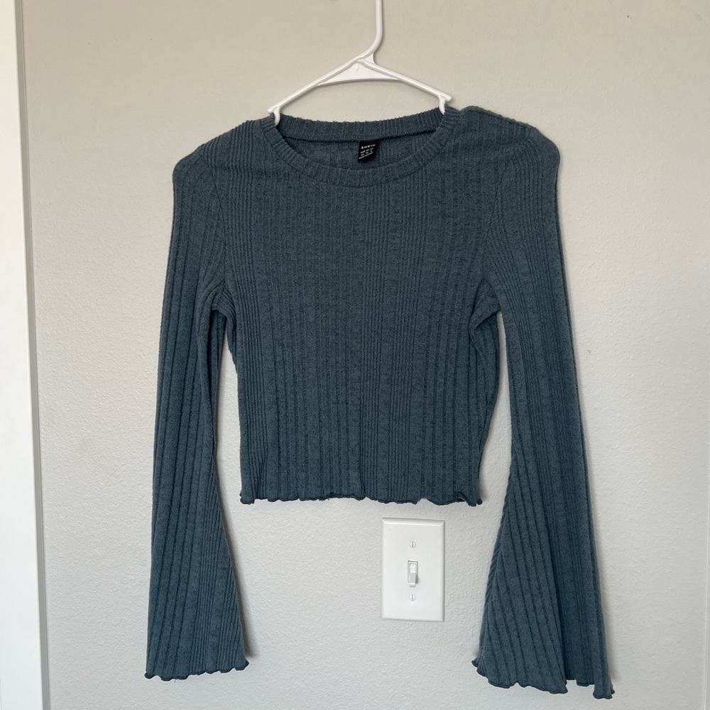 Blue Bell Sleeve Crop